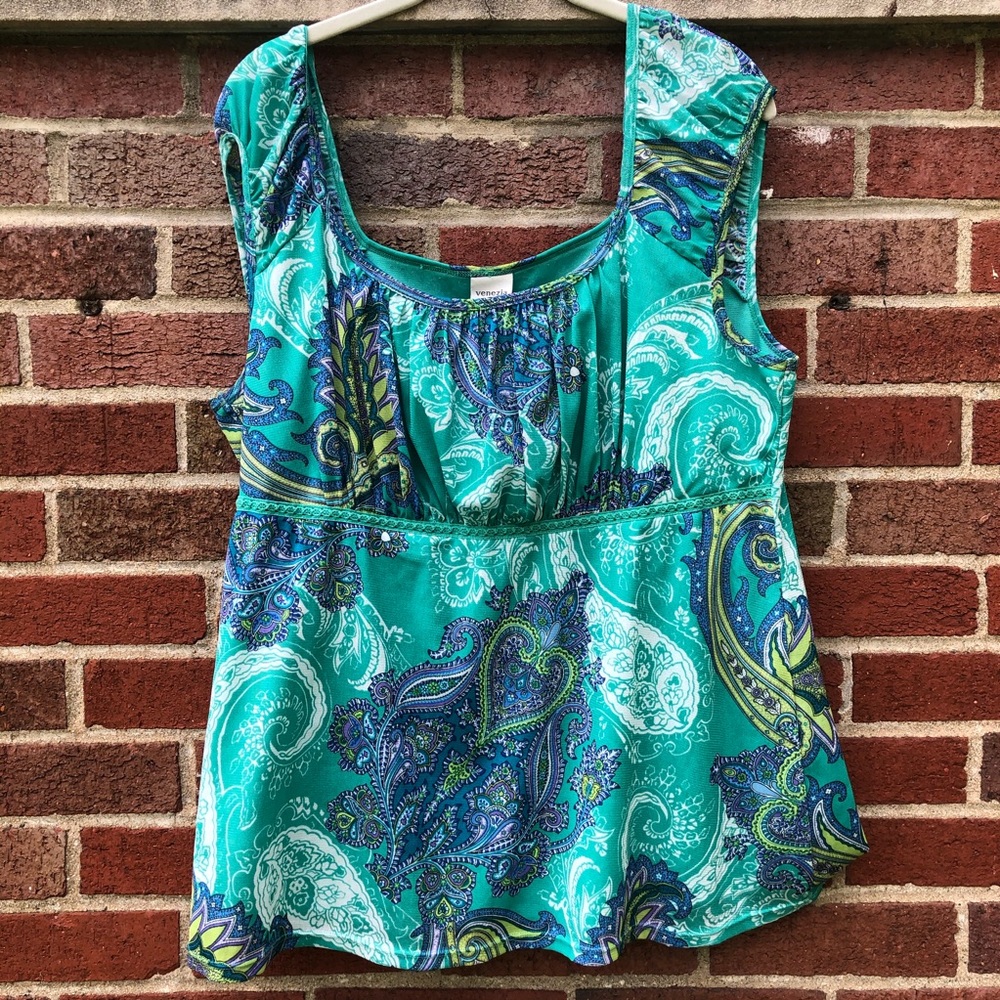 🎉HP🎉 Empire waist paisley top from Lane Bryant